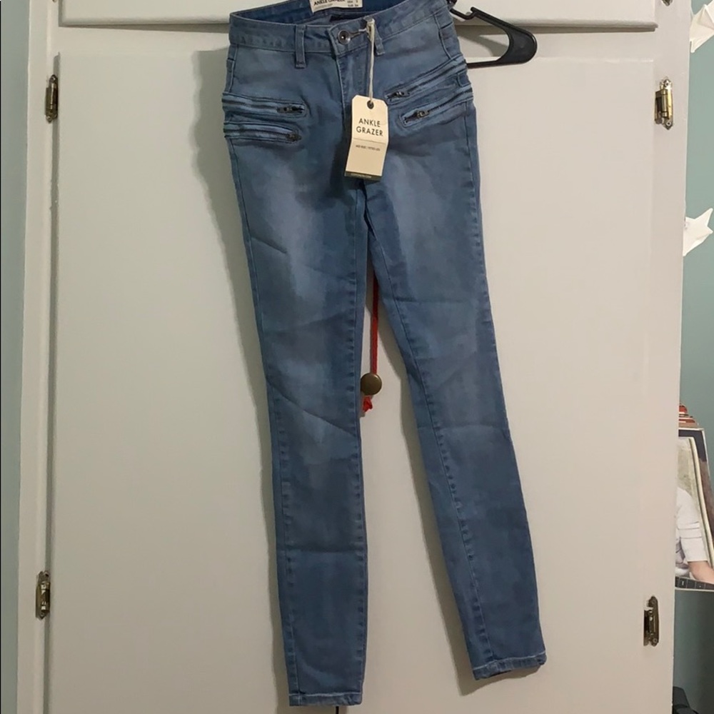 Skinny ankle grazer jeans.
